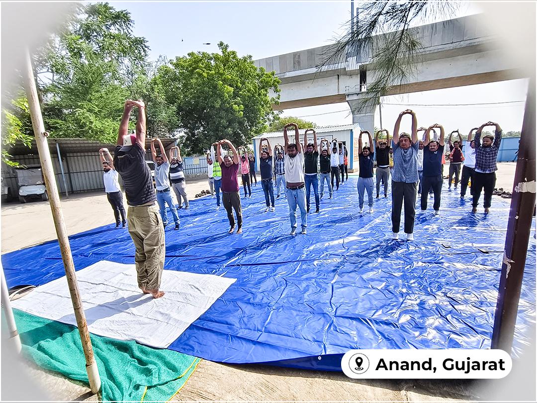 मुंबई–अहमदाबाद बुलेट ट्रेन प्रकल्पाच्या विविध साइट कार्यालयांमध्ये आंतरराष्ट्रीय योग दिन 2026 साजरा करण्यात आला.